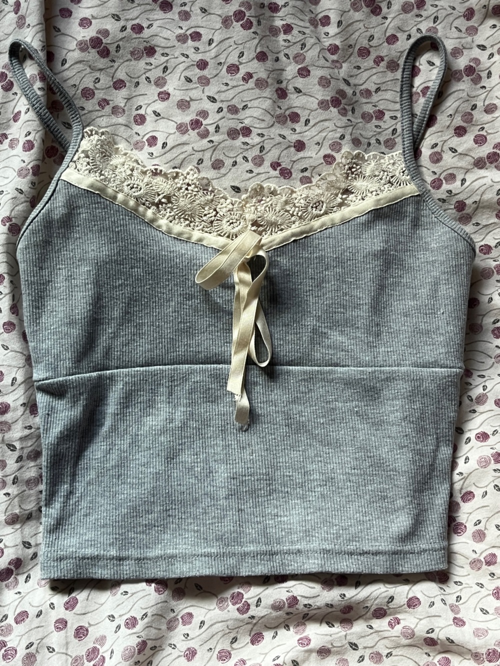 gray ribbed cami w lace